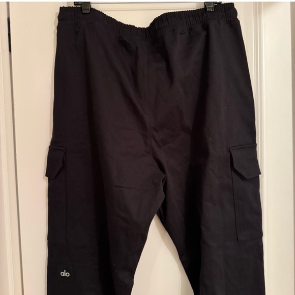 ALO Yoga Black Cargo Joggers- Worn Once! - Picture 5 of 5